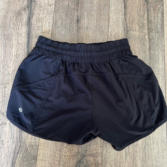 Lululemon black mid rise speed up shorts 4” size 6 - Picture 2 of 4